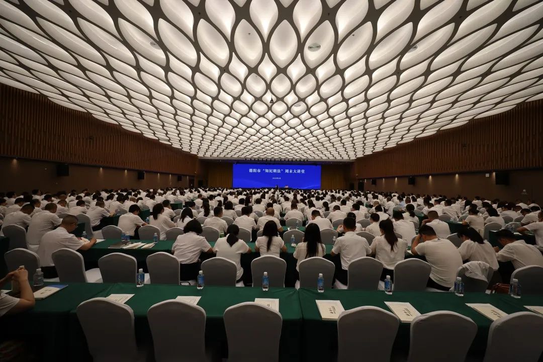 知纪明法过坦荡人生 遵纪守法创锦绣前程——德阳市“知纪明法”周末大讲堂第十期欧美成人片
专场培训举行