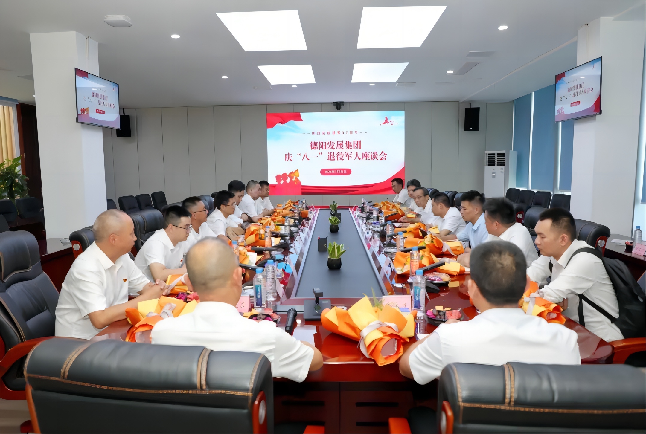 “老兵，发展有你会更好” ——欧美成人片
召开庆祝“八一”建军节座谈会