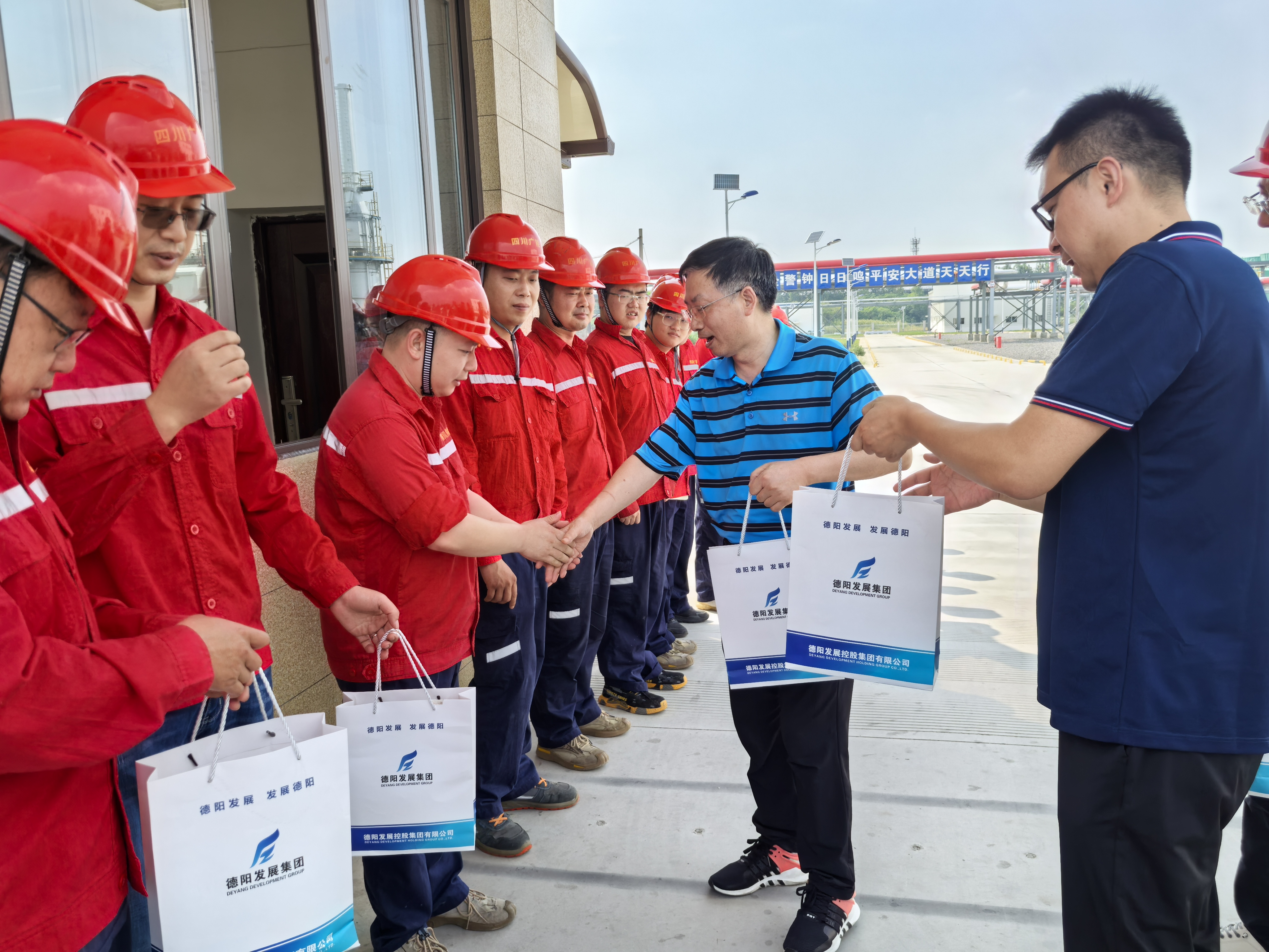 丝丝清凉意 浓浓关爱情