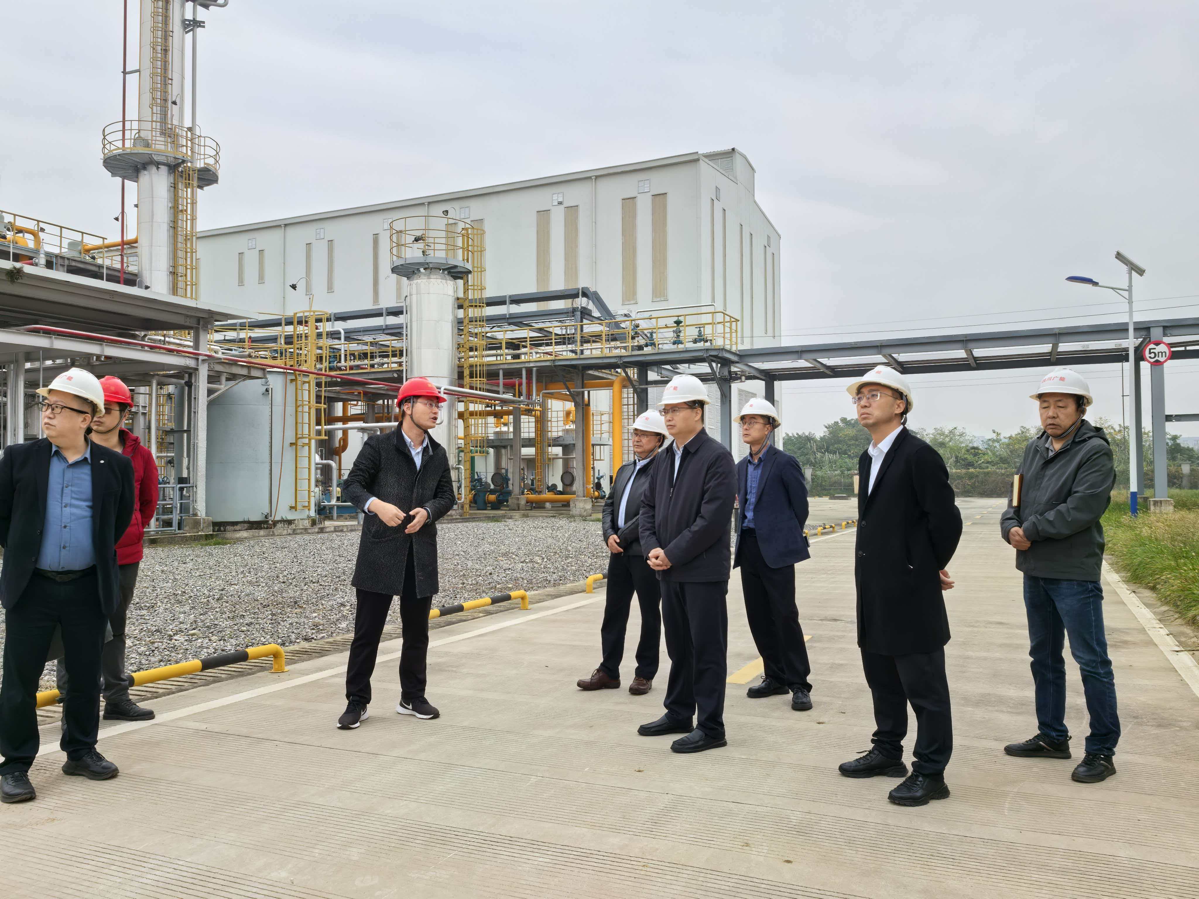 【实地督导强落实 冲刺年终保目标】欧美成人片
党委书记、董事长李强带队赴一线“破题”(二)