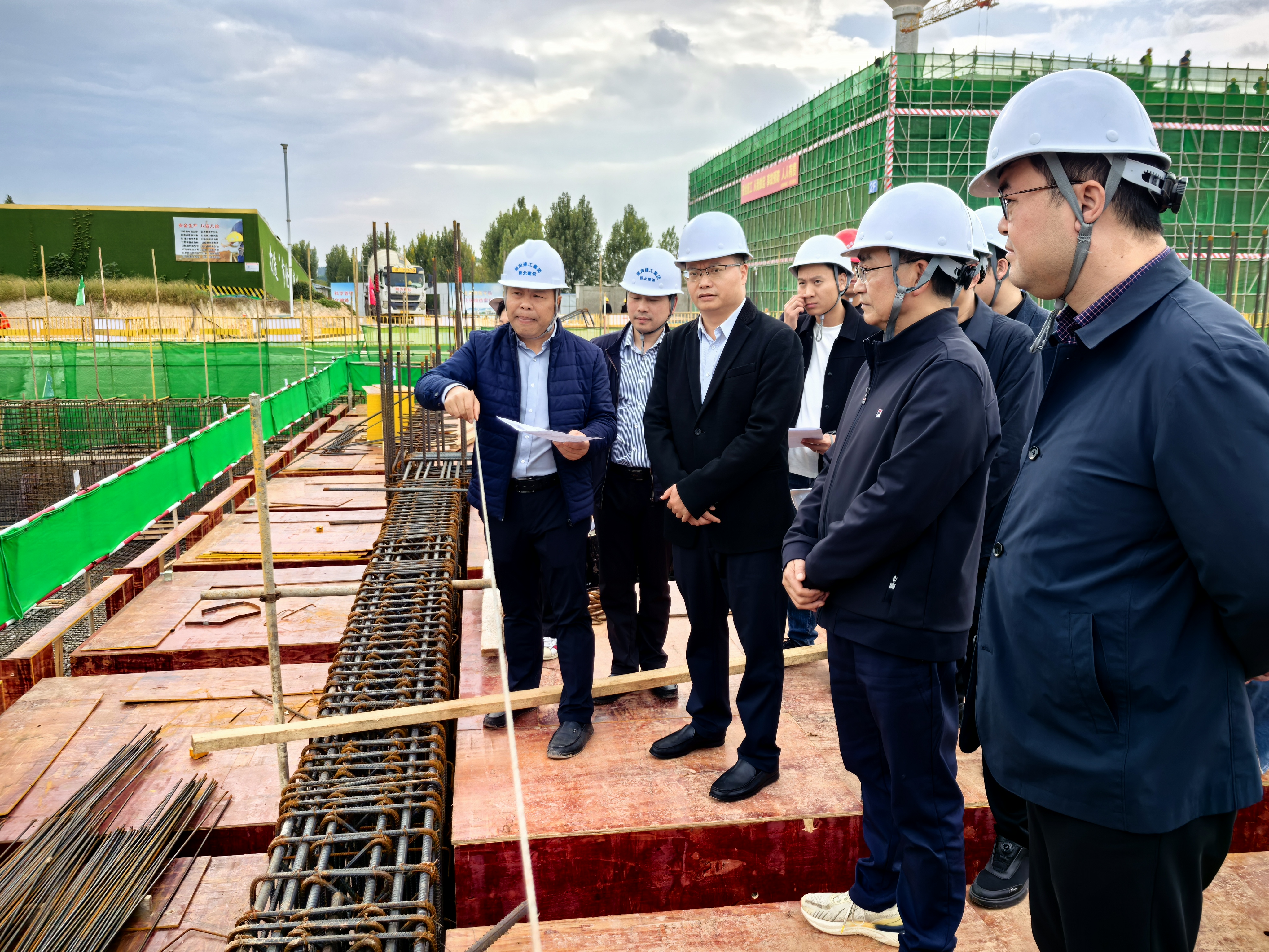 【实地督导强落实 冲刺年终保目标】欧美成人片
党委书记、董事长李强带队赴一线“破题”